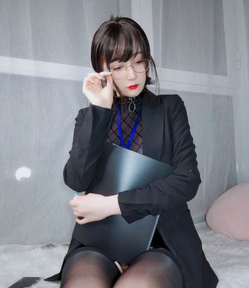 紧身裙女教师在线观看
