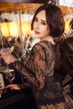厨房掀起老师裙子挺进去视频